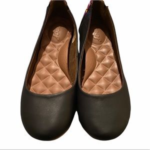 ♡𝘊𝘶𝘴𝘩𝘪𝘰𝘯𝘦𝘥 𝘉𝘭𝘢𝘤𝘬 𝘍𝘭𝘢𝘵𝘴♡